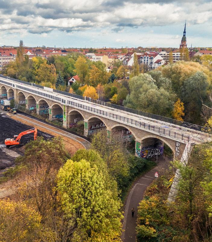 Führung am Parkbogen Ost Sellerhäuser Viadukt  Foto von Birk Poßecker